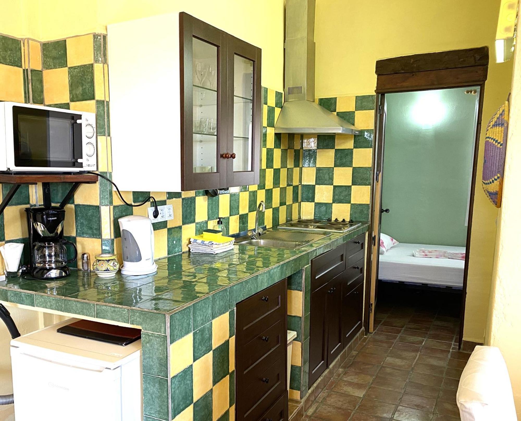 Castle Tower Ground Floor Apartment In Rural Holiday Park 'Cezanne' Tolox Exterior foto